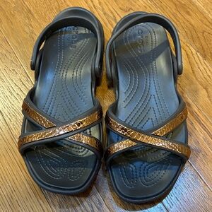 Crocs | Meleen Sandals Expresso Brown Metallic Gold Crossband Women’s Size 10